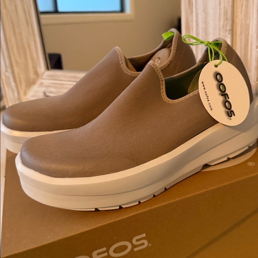 Brand new Oofos shoes